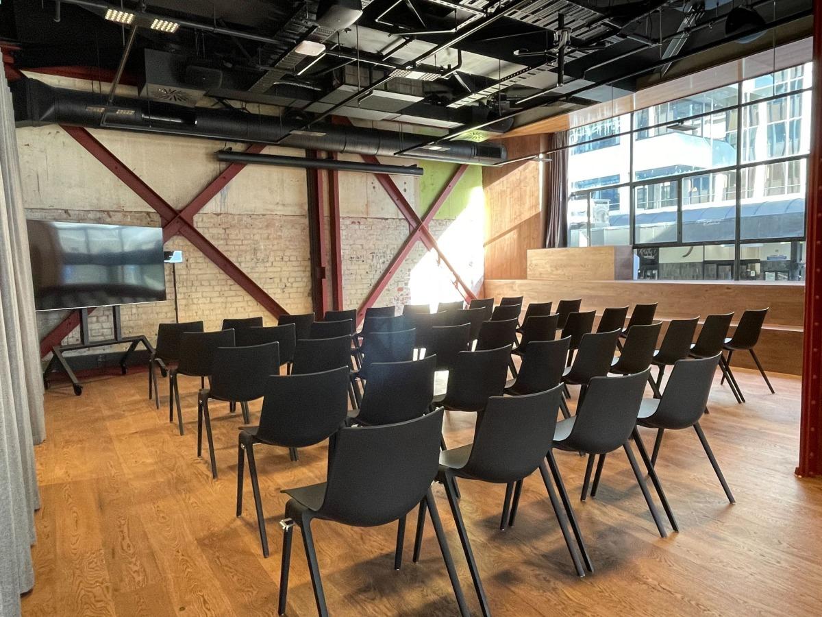 Presentation seating in Generator